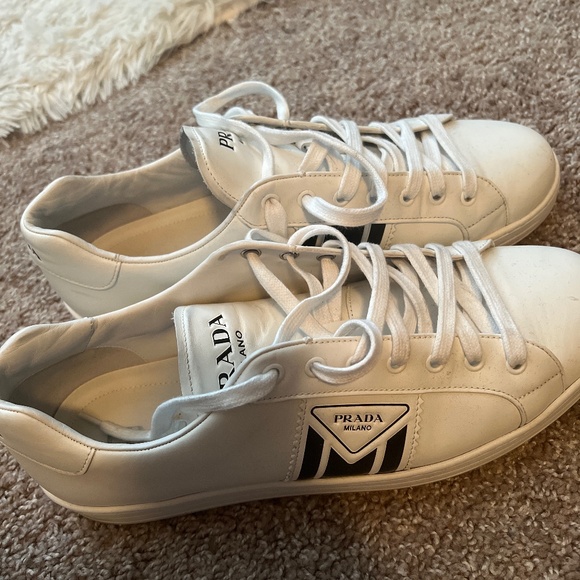 Sneakers - Picture 1 of 7